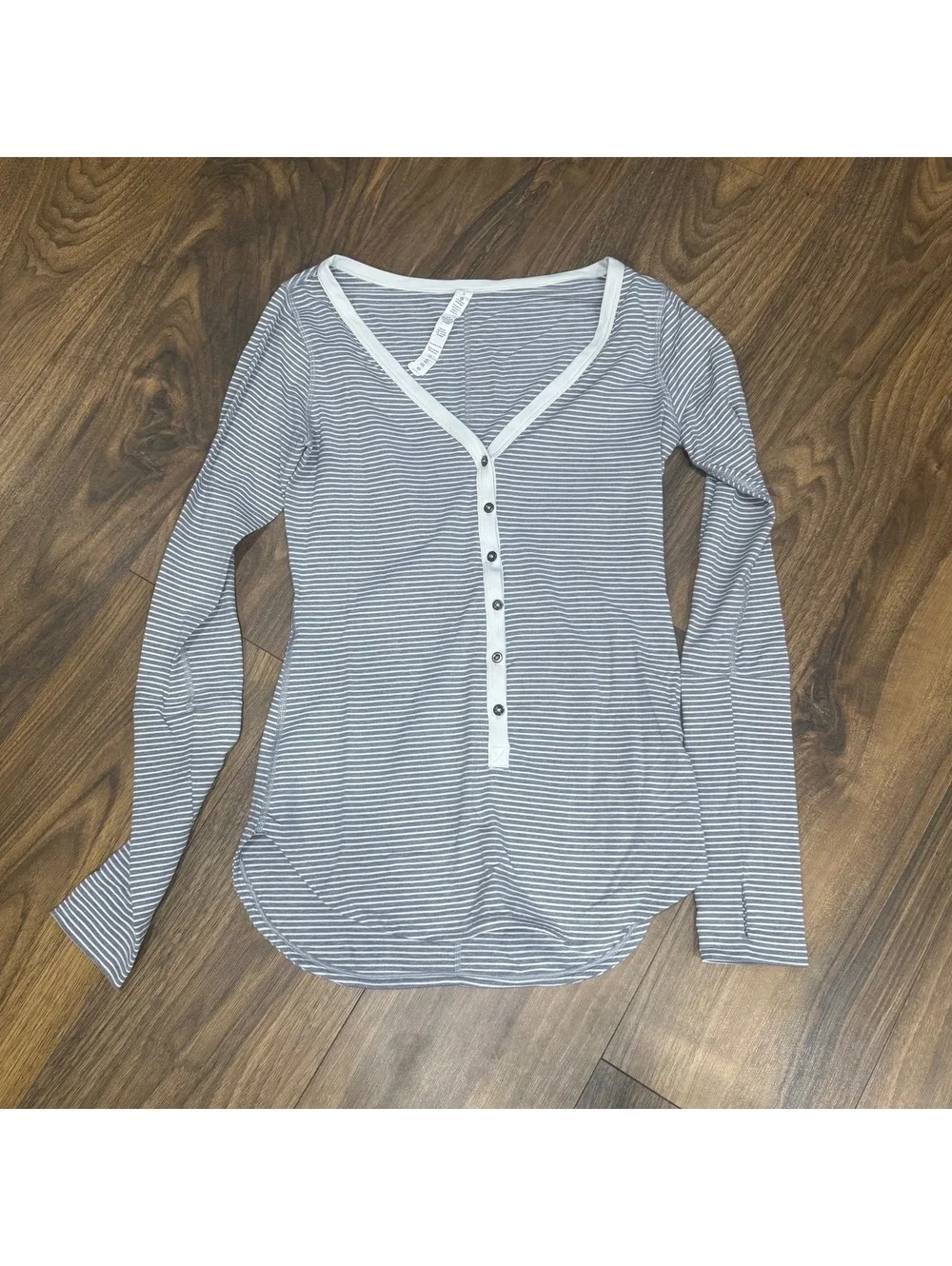 Lululemon Women’s Size 6 Gray White Stripe Long Sleeve Henley Athletic Top